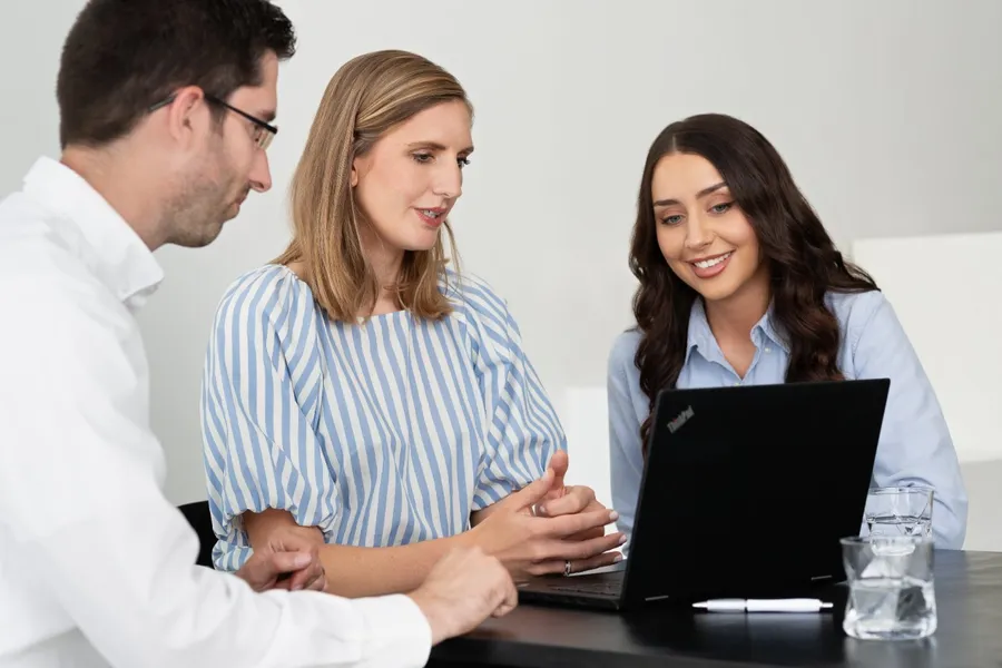 Consultation with the Farbentour team