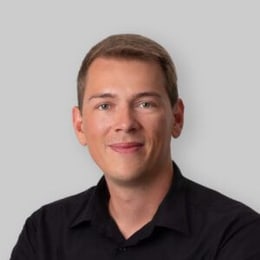 Dennis Frölich, SEO manager at Farbentour